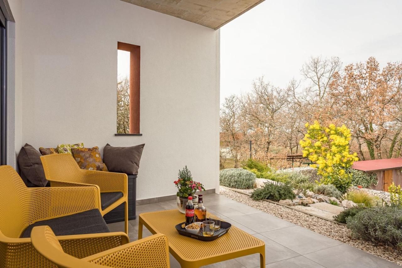 Apartments Bijou With Big Private Garden Near Umag Vilanija Екстер'єр фото