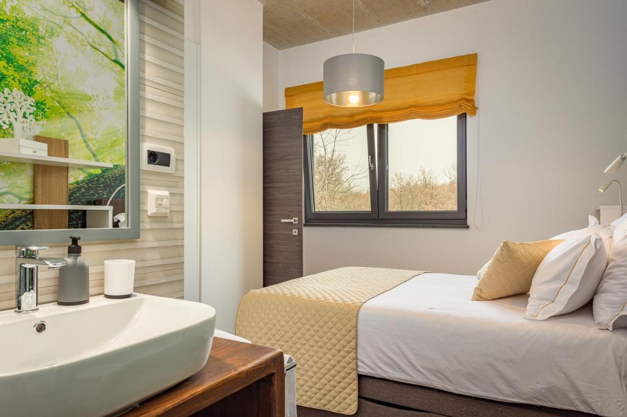 Apartments Bijou With Big Private Garden Near Umag Vilanija Екстер'єр фото