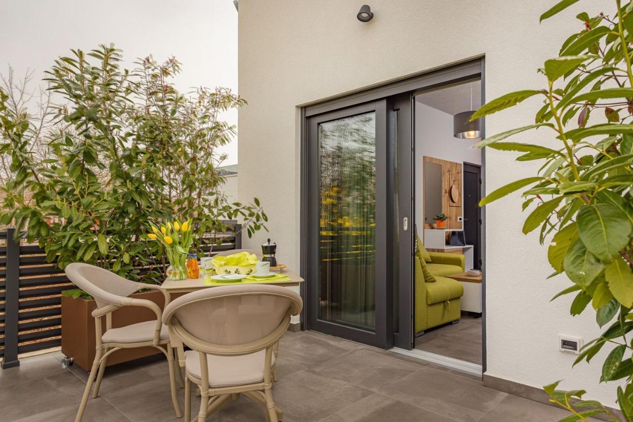 Apartments Bijou With Big Private Garden Near Umag Vilanija Екстер'єр фото