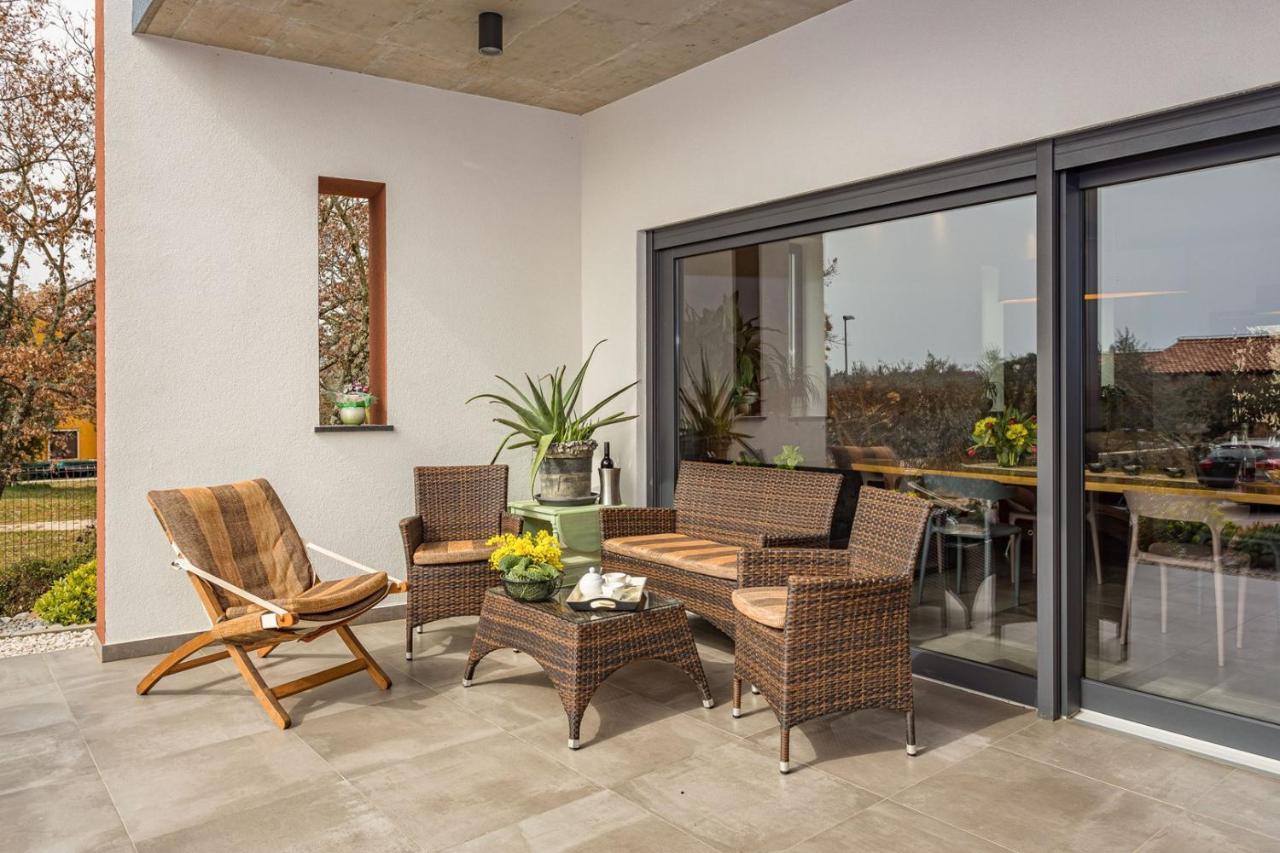 Apartments Bijou With Big Private Garden Near Umag Vilanija Екстер'єр фото